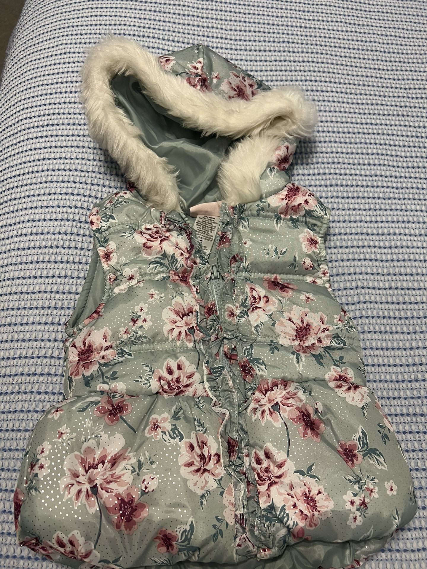 Toddler Girls Floral Puffer Vest Size 2t