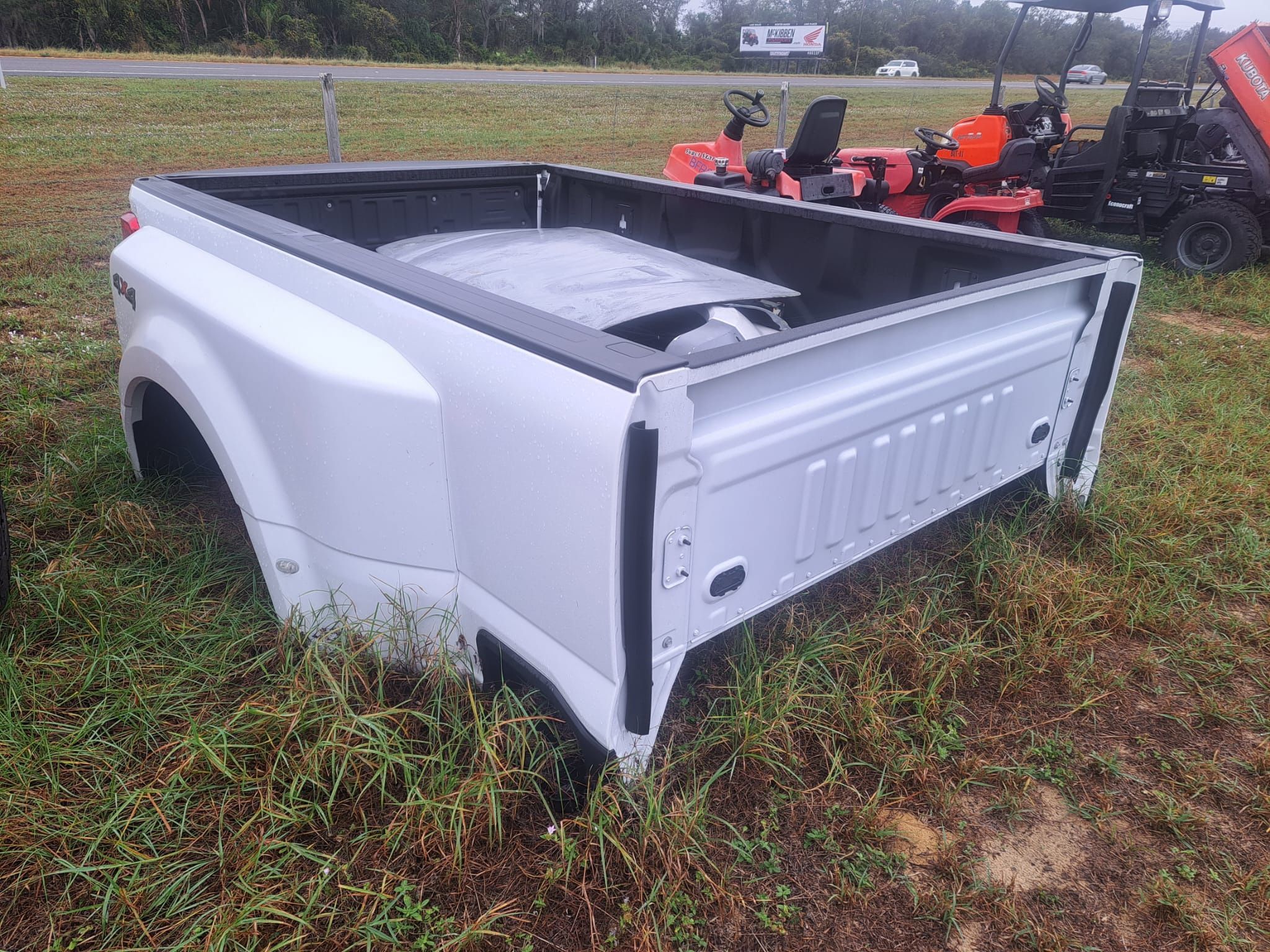 2020 Ford 4x4 Dully Bed