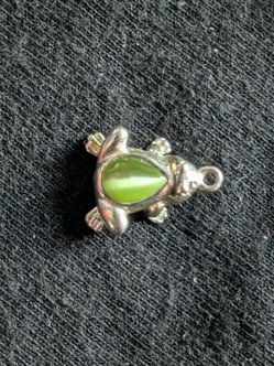 Silver frog pendant