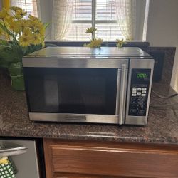 Black+Decker microwave