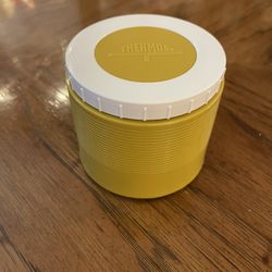 Vintage King Seeley Thermos Insulated Jar Model #1155  Condition:  Good (normal wear and tear)  Main colors are mustard and white  Dimensions:  Approx