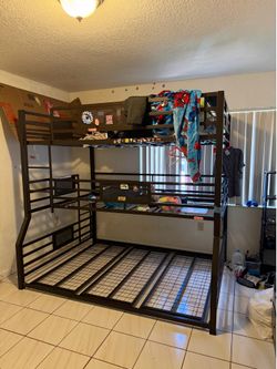 3 level bunk bed