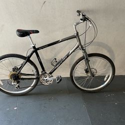 BICYCLE GIANT 21 SPEED SIZE 26 BRAND NEW