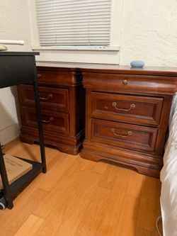 Set of 2 Traditional Solid Wood 3-Drawer Nightstands / Bedside Tables