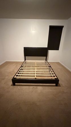 4 Complete Beds + Mattresses – 1 Queen & 3 Twins – Excellent Condition