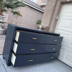 Dresser Solid wood black excellent condition H38 W66 D18 free delivery 