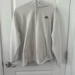 ALL WHITE NIKE HOODIE 
