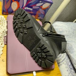 Girls boots