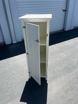 Storage cabinet