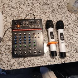 Harbinger Mixer With Mic 
