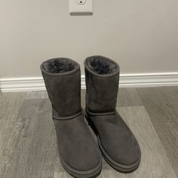 Gray Uggs Classic Short Boot - No Wear W Size 6 But Fits 7.5 