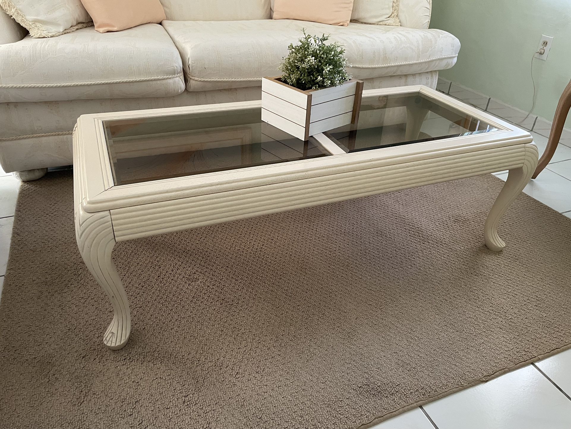 Living Room Enter Table And Sofa End Table 
