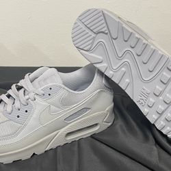 Authentic NIKE AIRMAX Triple Gray Size 10.5