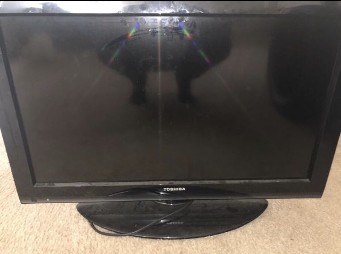 TOSHIBA FLAT 32 INCH HD