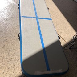 10ft By 3 1/2 gym jumping mat with air pump