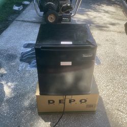 Mini refrigerator 
