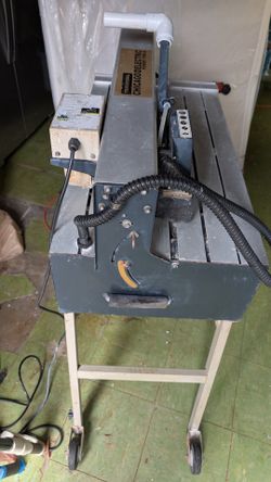 Tile cutting machine