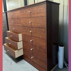 12 drawers dresser/ Twelve drawers dresser