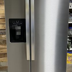 NEW 33” Refrigerator w/WATER+ICE