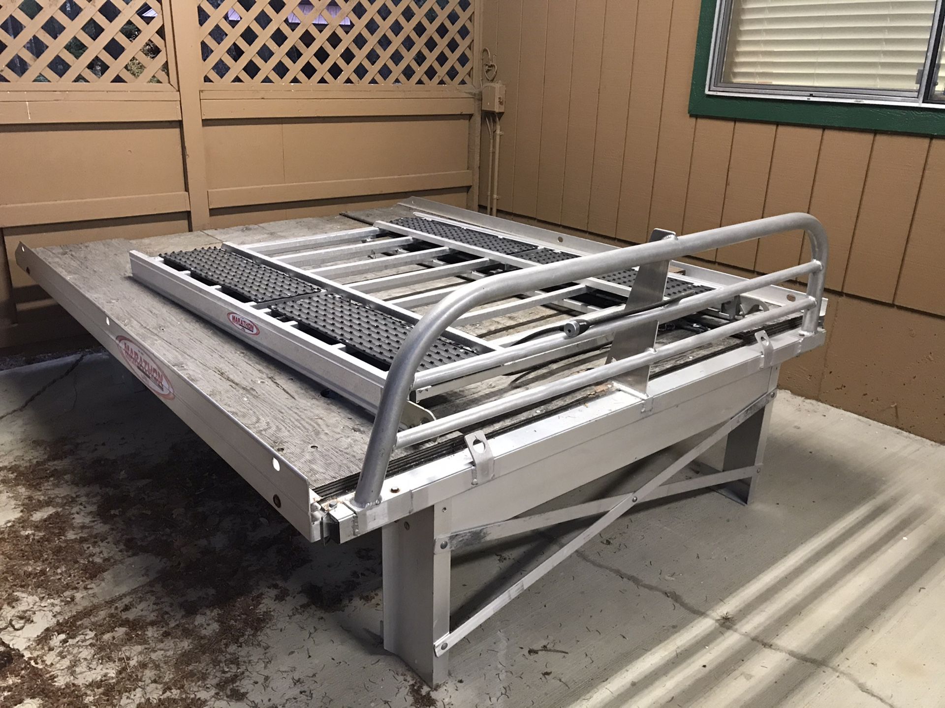 8 foot Marathon aluminum sled deck with telescoping ramp