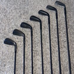 LIMITED EDITION Titleist T100 Black Irons set (4-P)