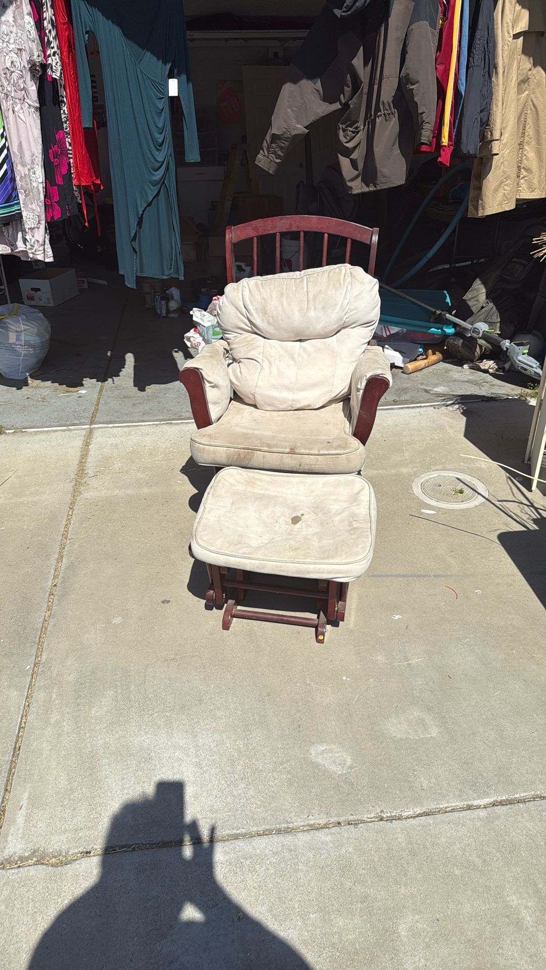 Nice Comfortable Rocking Chair With Leg Rest