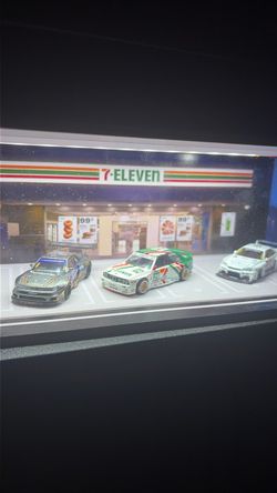 7-Eleven Diorama Display with 3 Die-Cast Cars