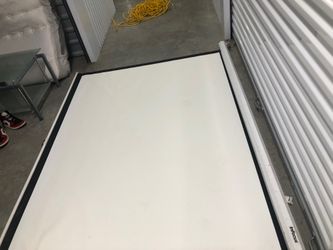 Projector screen