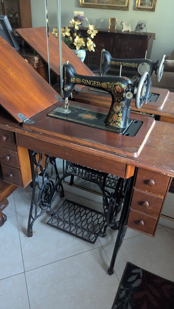 Beautiful Antique Treadle Singer Sewing Machine 6 Drawer Model w attachments