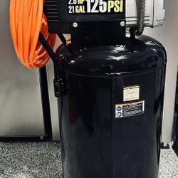 Central Pneumatic 21 Gallon 125 PSI 2.5 HP Air Compressor - Like New 