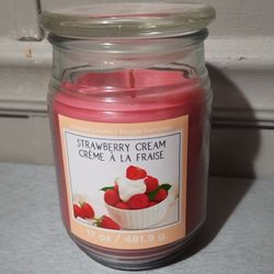 Ashland Strawberry Cream 17 Ounce Glass Jar Candle
