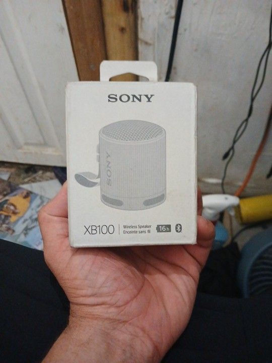 Brand New SONY XB100 WIRELESS BLUETOOTH SPEAKER