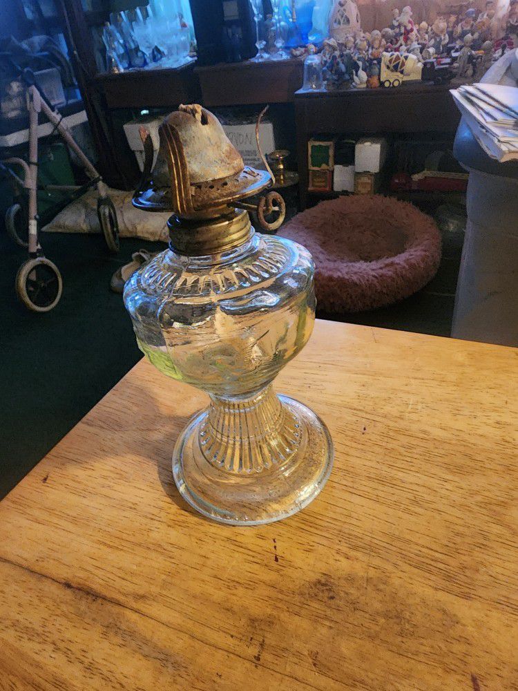 Vintage Oil lamp Embossed Bird Swallow 13" I do not have no globe Very beautiful, pick up only.