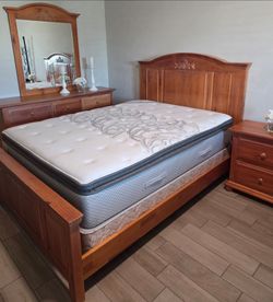 Broyhill Queen Bedroom Set