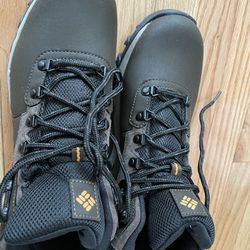 Mens Size 9 Columbia Hiking Boots New!