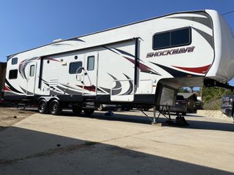 2015 39’ Shockwave 5th Wheel w/ Separate Garage
