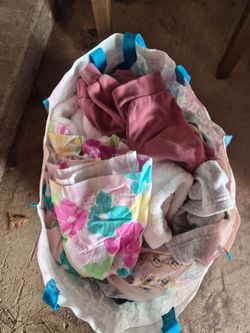 Bag of girls clothes mostly 4T
