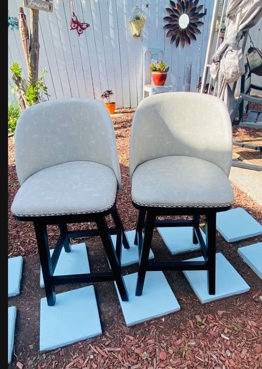 NEW BARSTOOLS SET OF 2