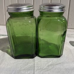 Vintage Hazel Atlas green salt pepper shakers