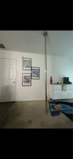 Static pole