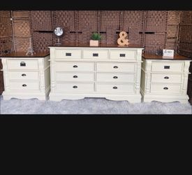 COASTER 3 pieces (Dresser big $165 nightstand set $99 All the drawers work good