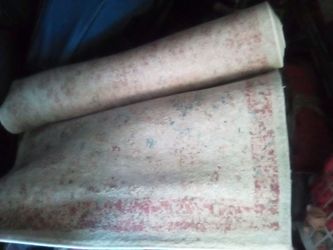 8 ft long 3 ft wide rug looks new