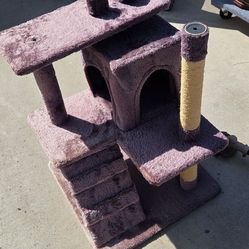 CAT SCRATCHING POST