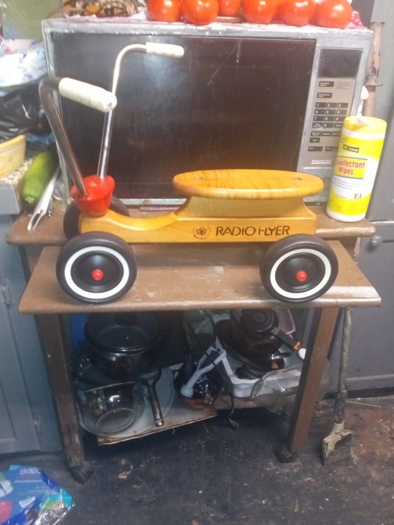 Vintage Radio Flyer 4 Wheel Scooter Wagon.l,