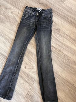 Woman’s jeans size on picture