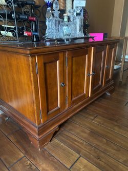 Sideboard cabinet wood