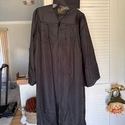 University of Maryland / black graduation cap, gown and hood (5-6 to 5-8 height)