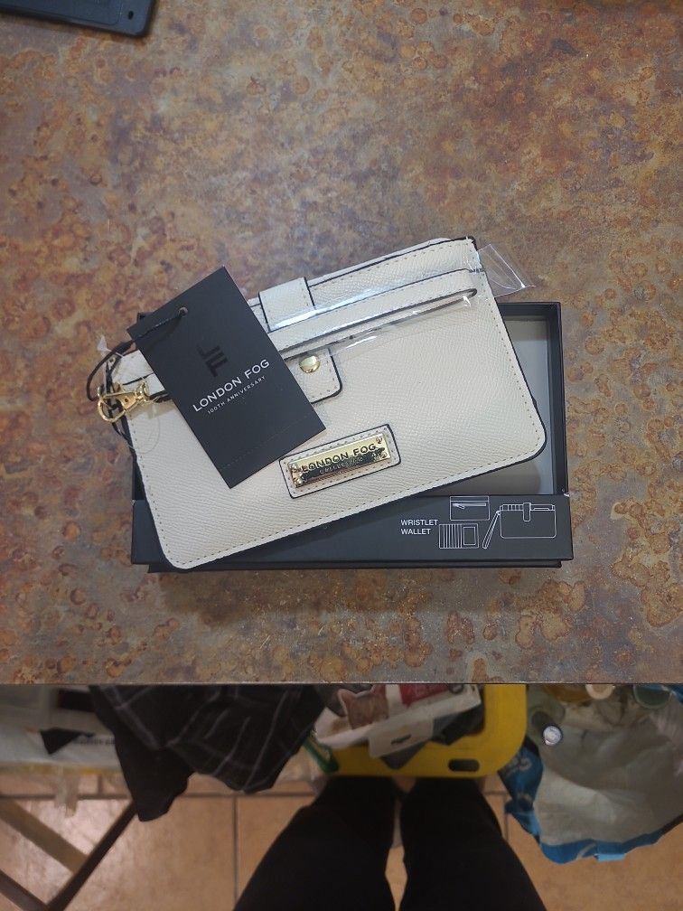 London Fog Wrislet BNWT