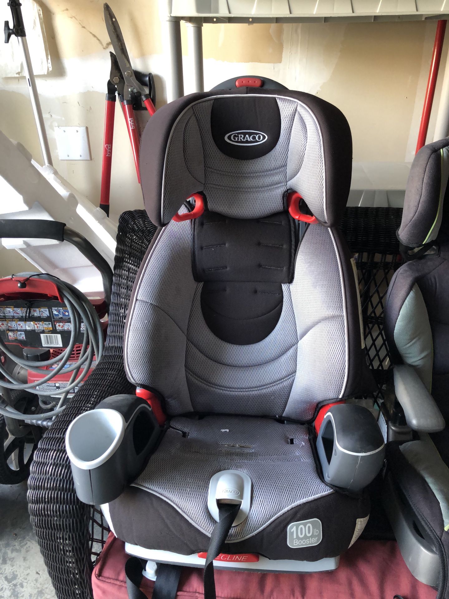 Graco car seat / boosters seat.