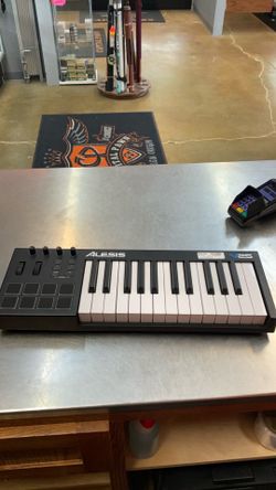 Alesis V25 keyboard